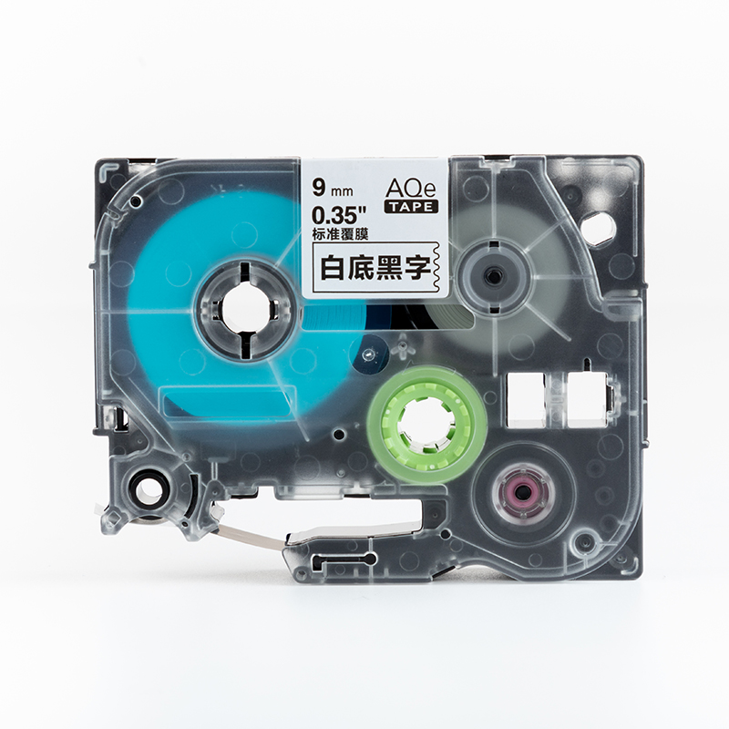 愛墨 AQe-221（9mm）不干膠標(biāo)簽紙色帶 透明底黑字 _http://m.bzsa.cn/img/images/C201907/1564103208143.jpg