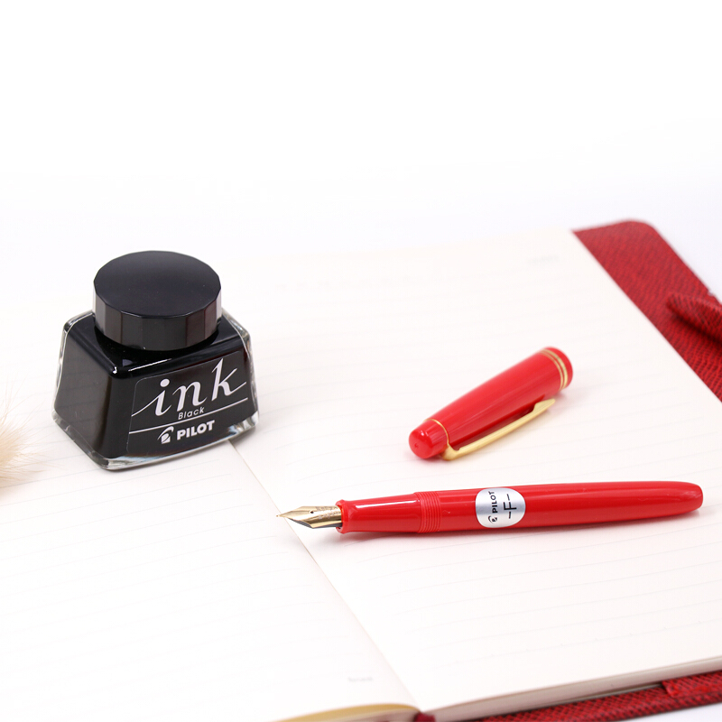 百樂(lè)（PILOT）FP-78G+鋼筆套裝   商務(wù)簽字筆練字送禮鋼筆墨水復(fù)古禮盒裝 (F尖紅色)_http://m.bzsa.cn/img/images/C201910/1571125714690.jpg
