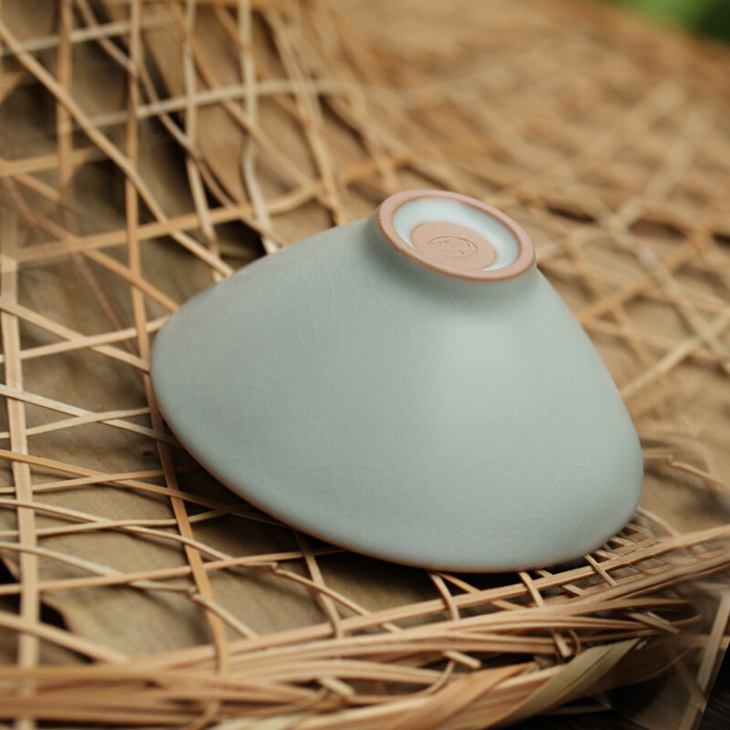 東道汝窯 經(jīng)典觀照斗笠杯組 茶杯/品茗杯（天青色）_http://m.bzsa.cn/img/sp/437/0902a9c8-d38d-408f-9981-5fad96d3b090.jpg