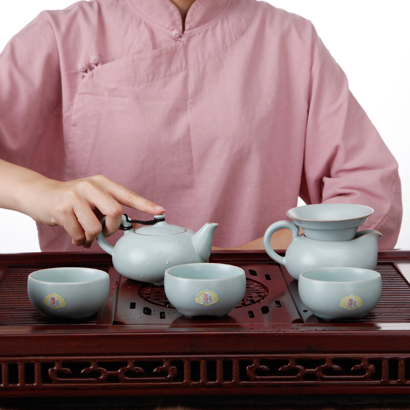 東道汝窯 功夫茶具套裝 喜樂壺杯組/一壺五杯（天青色）_http://m.bzsa.cn/img/sp/437/704baf6f-8466-4f6a-8284-6657a2e0a6d7.jpg